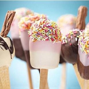 冰淇淋加盟哪个好？从门店到冰淇淋车，日赚万元是否可能？